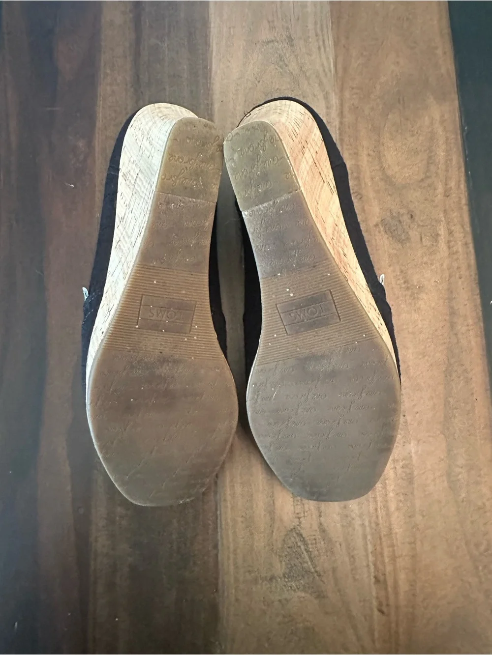 Toms black canvas
